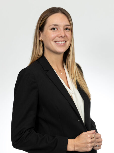 Post bar law clerk Kelsey